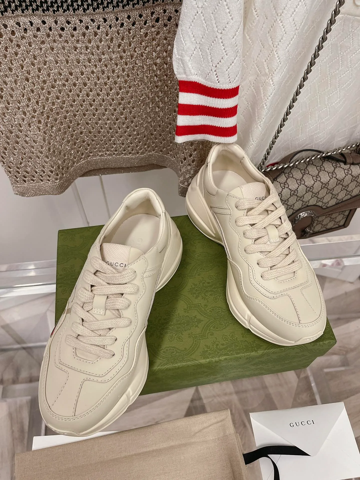 👟👟Ex-factory price 480👟👟, upgraded version 2022 Gucci Gucci top version couples' dad shoes series is new! 🖤 ⚠GG couple’s dad shoes have been popular in recent years; new colors are updated constantly; Gucci has updated new colors in 2022, and our home and counters have new ones at the same time. This classic dad shoe has celebrities and Internet celebrities Anchors and others are sure to plant grass and call ❤ Classic fashion style, distressed leather surface, 5D drawing printing; mixed surface splicing colors, etc... Original customization (off-white eco-friendly cowhide, first layer of cowhide inside), original outsole... Shiny colorful drawings embellish the sides of the shoe body, old color rubbing, package production technology, 1:1 creation / only to make the best shoes. Size: Women’s 35-45